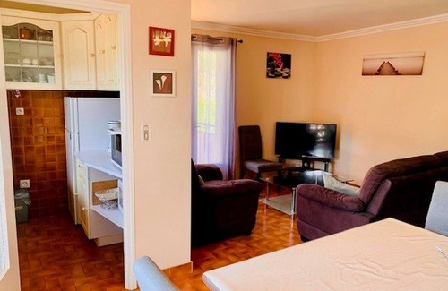 Amelie-les-Bains-Palalda Apartment | Cozy 2-Bedroom Apartment for 4 with Balcony, WiFi, Garage, and Lift in Amélie-les-Bains