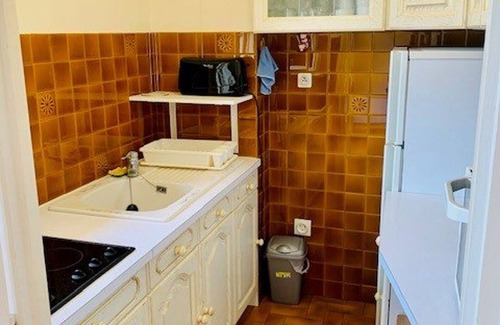 Amelie-les-Bains-Palalda Apartment | Cozy 2-Bedroom Apartment for 4 with Balcony, WiFi, Garage, and Lift in Amélie-les-Bains