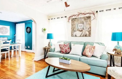 South Hyde Park Apartment | Cozy 2-in-1 Lovely Place