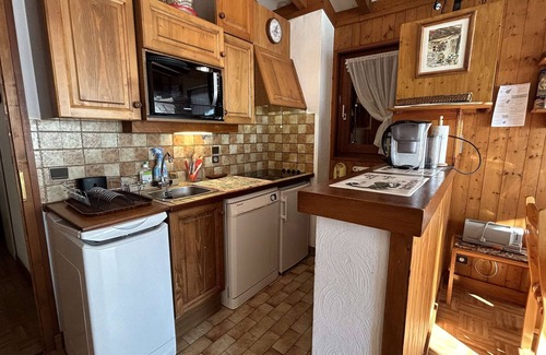Praz-sur-Arly Apartment | Cozy 2-room apartment in Praz sur Arly with parking and balcony - 300m from village, 600m to slopes