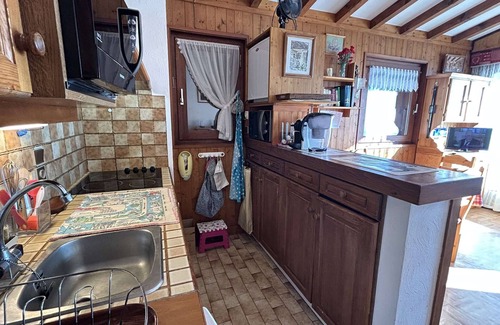 Praz-sur-Arly Apartment | Cozy 2-room apartment in Praz sur Arly with parking and balcony - 300m from village, 600m to slopes