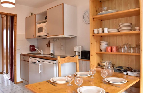 Meribel Centre Apartment | Cozy 2-Room Apartment for 4 with South-Facing Balcony, Parking, and Pool in Central Méribel