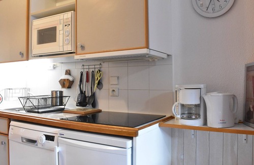 Meribel Centre Apartment | Cozy 2-Room Apartment for 4 with South-Facing Balcony, Parking, and Pool in Central Méribel