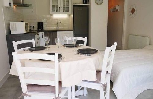 Carnac Apartment | Cozy 2-Room Apartment in Carnac - 34m², Sleeps 4, Close to Beach, Garden, Parking, WiFi