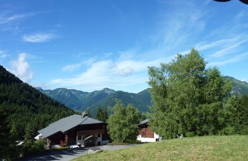 Station de Drouzin le Mont Apartment | Cozy 2-Room Apartment with Terrace, Mountain Views, and Parking in Le Biot