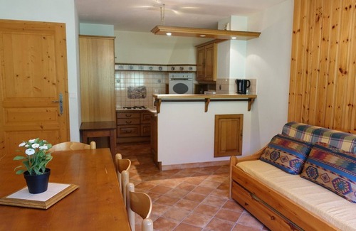 Beaufort Apartment | Cozy 2-Star Apt for 6 w/Mountain Views, Hiking & Ski Access