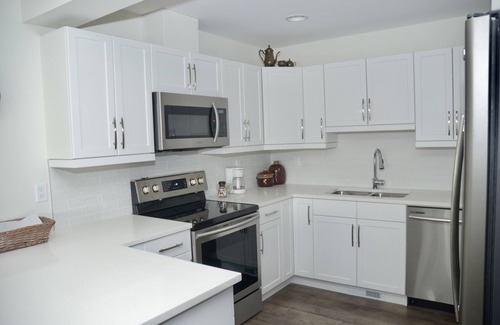 Winnipeg Condo | Cozy 2 story condo short drive to downtown, and Osborne strip!