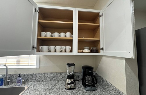 Raisin House | Cozy 2B/1Bth on Peaceful Street