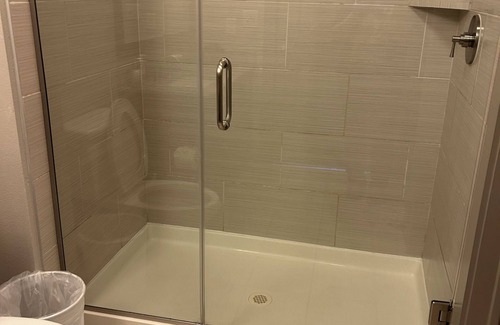 Uptown Apartment | Cozy 2B2B Pool/Skyline View Near Galleria Mall