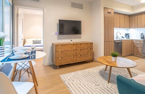 West Los Angeles Apartment | Cozy 2bd in Prime Sawtelle Location w/Washer/dryer inside!