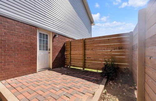 Bentonville Apartment | Cozy 2BD Near Walmart HQ | Long Stay Discounts