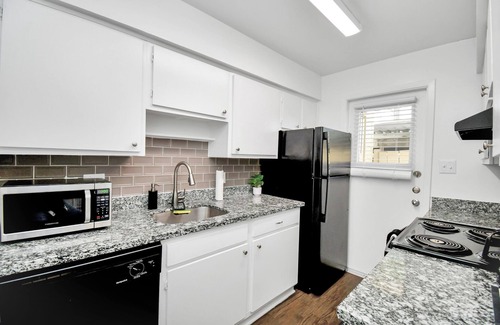 Houston House | Cozy 2bed Townhome Galleria Gem