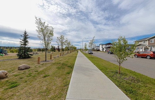 Grande Prairie House | Cozy 2bedroom apartment on a corner lot close to restaurants and shopping center