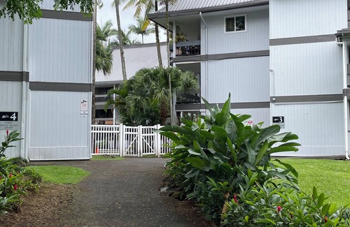 Hilo Apartment | Cozy 2br 1ba Apt in Waiakea Villas with work space