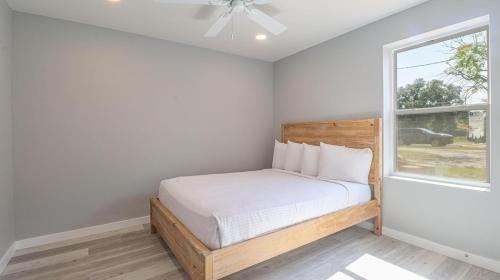 Biloxi House | Cozy 2BR/1BA Duplex Just Blocks from Downtown Biloxi, Beaches and Entertainment