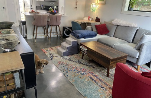 Holly House | Cozy 2BR/2.5BA home in walkable East Austin! Fully fenced yard for your pups.