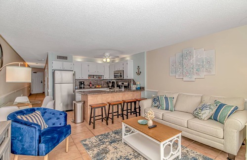 Garden City Condo | Cozy 2BR/2BA Oceanfront Condo - Steps from the Beach!