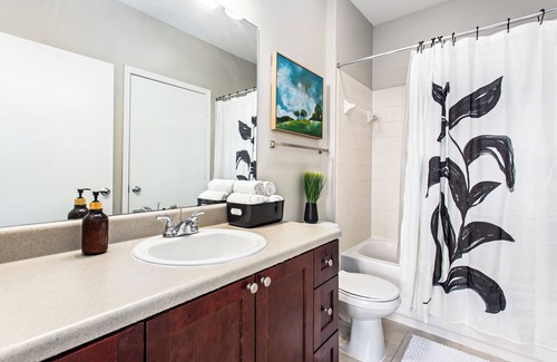 Lindridge-Martin Manor Apartment | Cozy 2BR/2BA /Pool, Gym, fast WiFi 10 mins to Downtown ATL