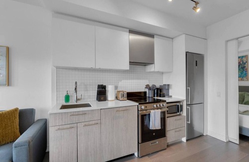 Downtown Toronto Hotel | Cozy 2BR - 5 min to Eaton Centre - Dundas Sq