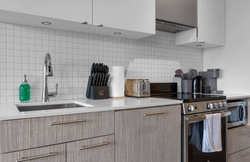 Downtown Toronto Hotel | Cozy 2BR - 5 min to Eaton Centre - Dundas Sq