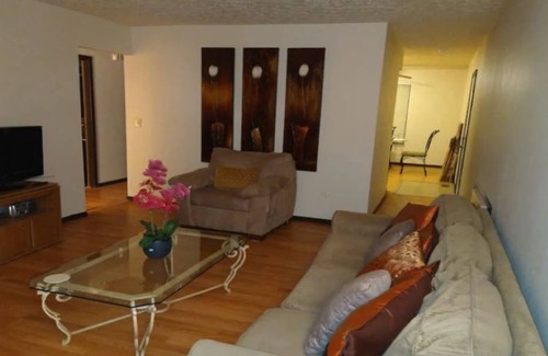 Columbus House | Cozy 2BR apt- By major Hospitals, OSU & Downtown