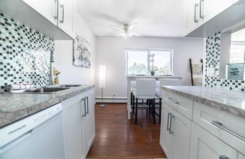Crescent Heights Apartment | Cozy 2BR Apt | Free Parking, Wi-Fi & Coffee