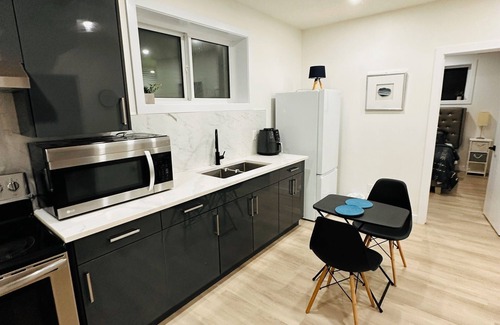 Southeast Edmonton Apartment | Cozy, 2BR apt., fully furnished!
