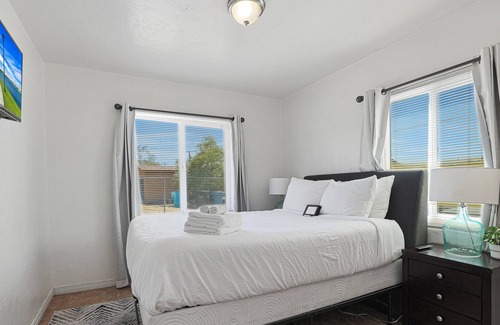 Governmental Mall Apartment | Cozy 2BR Apt, mins Hospitals + Free Parking + Wifi