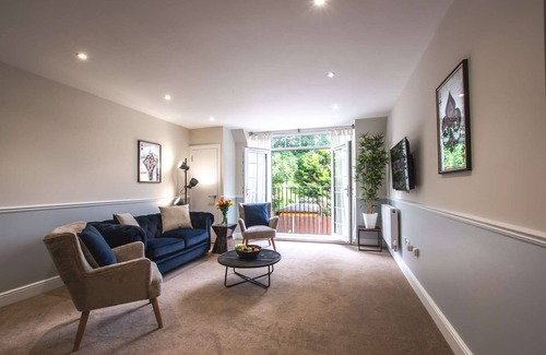 Southampton Apartment | Cozy 2BR Apt w/Modern Amenities