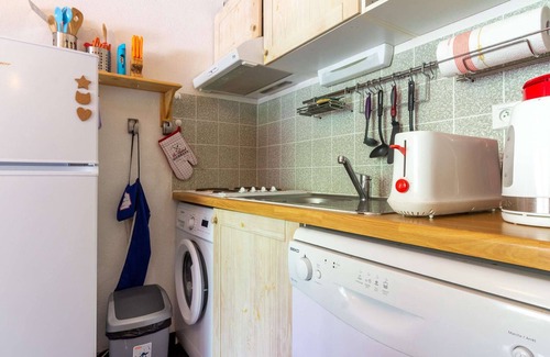 Luz-Saint-Sauveur Apartment | Cozy 2BR Cabin with Pool, Balcony, and WiFi in Luz-Saint-Sauveur