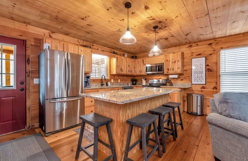 Sautee Nacoochee Cabin | Cozy 2BR Cabin w/Loft & Fire Pit, 5mi Helen GA