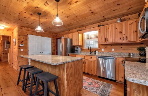 Sautee Nacoochee Cabin | Cozy 2BR Cabin w/Loft & Fire Pit, 5mi Helen GA