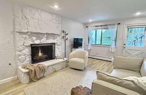 Baldy Mountain House | Cozy 2BR Condo Escape - Fireplace, Near Downtown