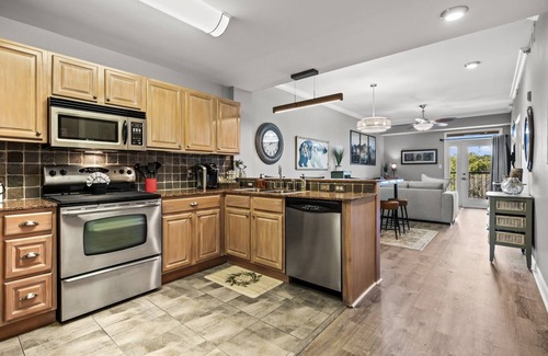 Sevierville Condo | * Cozy 2BR Condo! POOL +River View! +In TOWN! *
