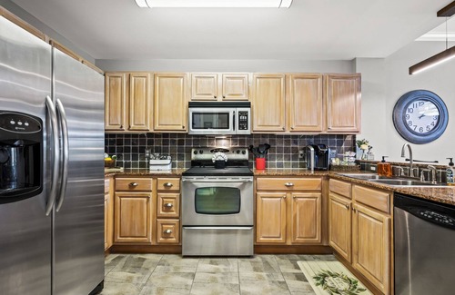 Sevierville Condo | * Cozy 2BR Condo! POOL +River View! +In TOWN! *