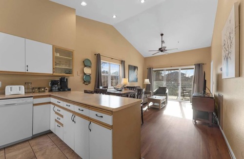 Branson Apartment | Cozy 2BR Condo with a View and Amenities!