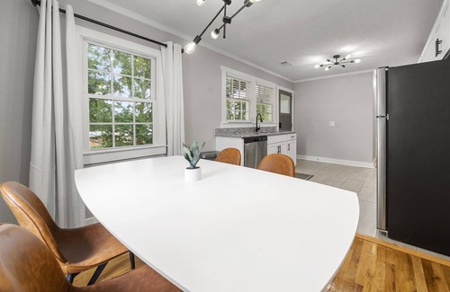 Warm Springs Cottage | Cozy 2BR Cottage in Downtown Warm Springs (A)