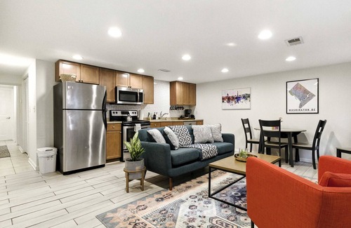 Near Northeast Apartment | Cozy 2BR Flat - Walk to METRO Union Market