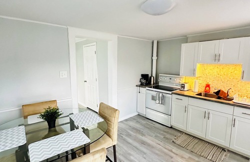 Peterborough House | Cozy 2BR House Near Centre with Patio, BBQ, Backyard, and Netflix