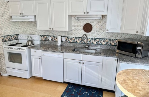 Bar Harbor House | Cozy 2BR in Downtown Bar Harbor! [Agamont Cottage]