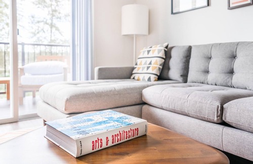 Redmond Apartment | Cozy 2BR in Redmond, Rooftop + Pet-Friendly