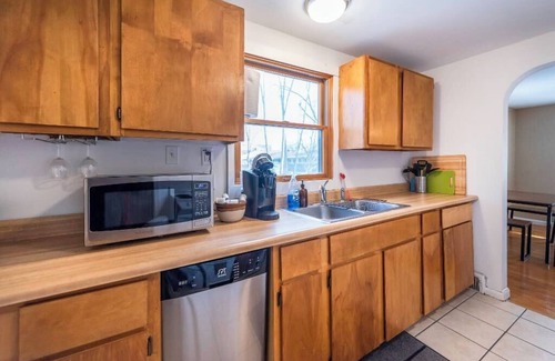 Arborview Neighborhood Apartment | Cozy 2BR Loft, Stroll to Downtown A2
