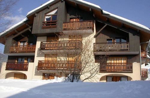 Les Carroz-d'Araches Apartment | Cozy 2BR + Mezzanine for 6, Ski-In/Ski-Out, Balcony, Near Village Center