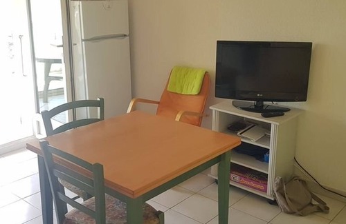 Valras-Plage Apartment | Cozy 2BR Mezzanine Pavilion with Pool, 250m from Beach, for 6 Guests