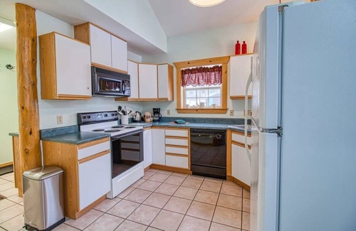 Leadville Cabin | Cozy 2BR Mountain Condo: Loft, Fireplace