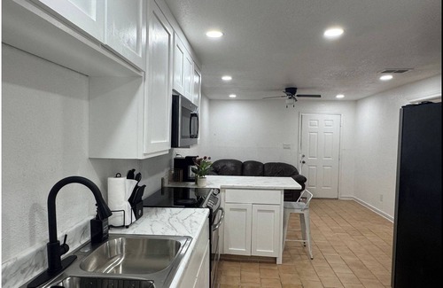 Texas Gulf Coast House | Cozy 2BR Near Downtown & Border
