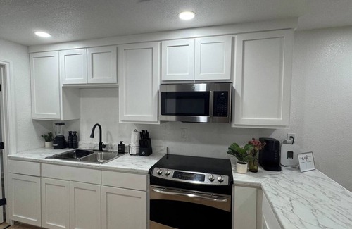 Texas Gulf Coast House | Cozy 2BR Near Downtown & Border