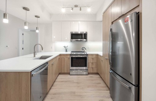 NoMa Hotel | Cozy 2BR nr Metro | Keyless Entry, 24hr Concierge & Gym
