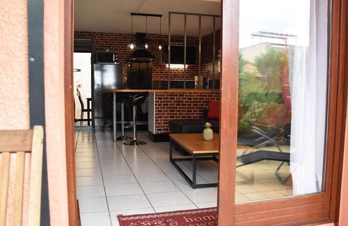Les Ayguades House | Cozy 2BR Pavilion with Pool, A/C & Private Terrace – Steps from Beach, Shops