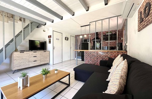 Les Ayguades House | Cozy 2BR Pavilion with Pool, A/C & Private Terrace – Steps from Beach, Shops
